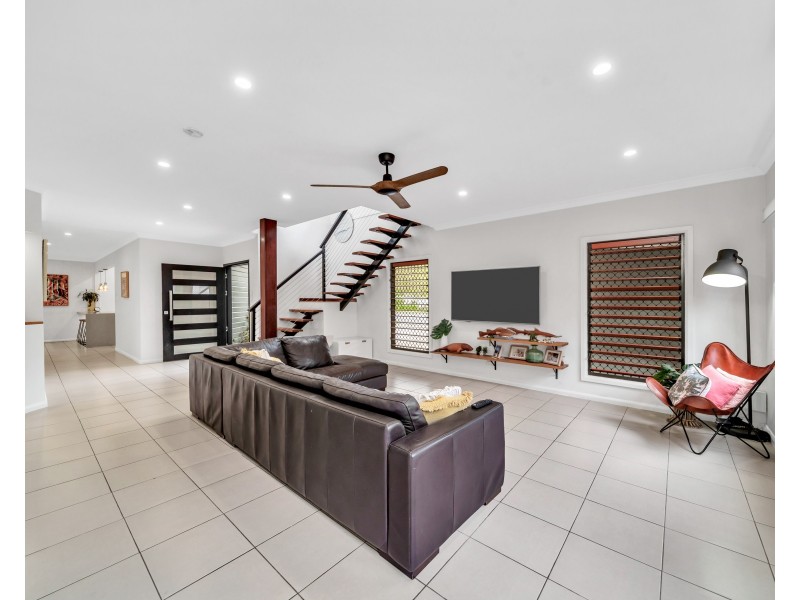 4 Izatt Close, Edge Hill QLD 4870