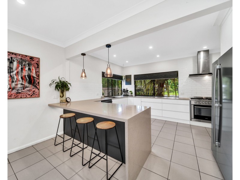 4 Izatt Close, Edge Hill QLD 4870