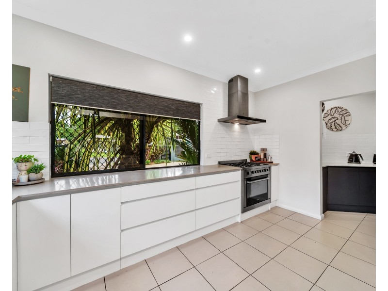 4 Izatt Close, Edge Hill QLD 4870
