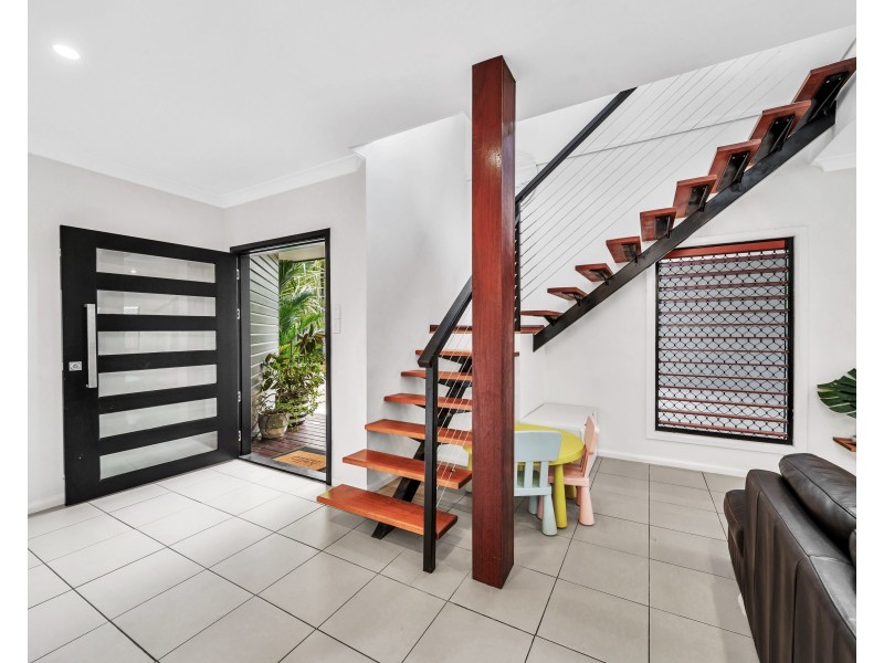 4 Izatt Close, Edge Hill QLD 4870