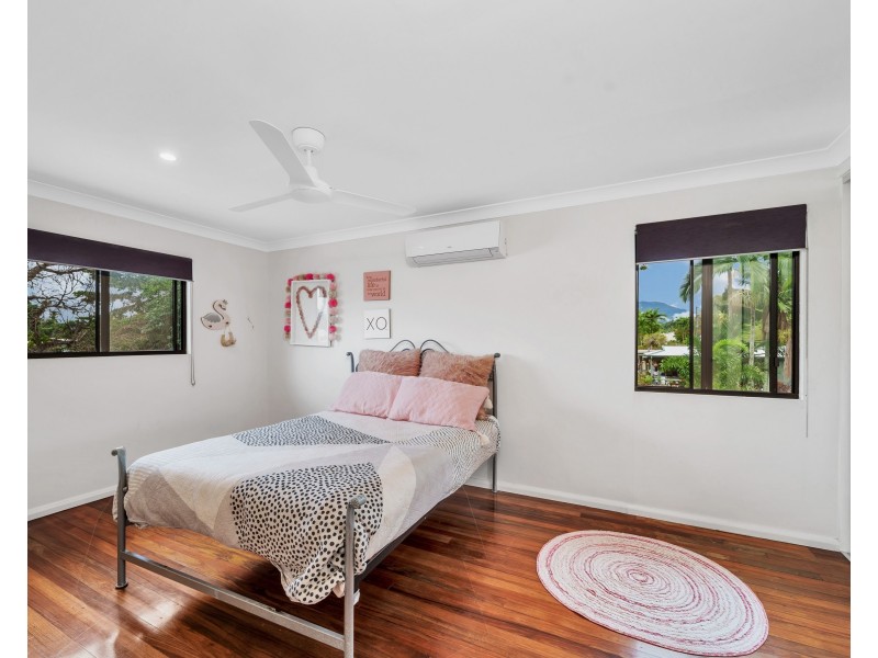 4 Izatt Close, Edge Hill QLD 4870