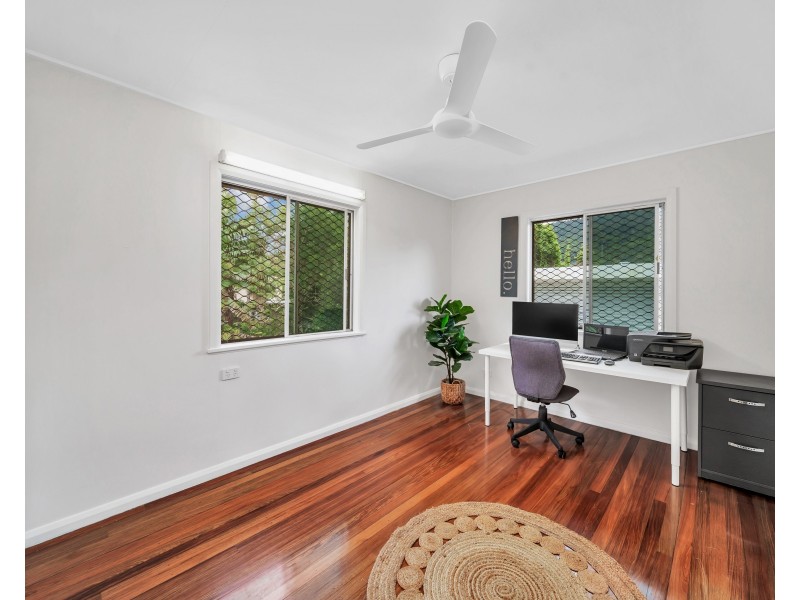 4 Izatt Close, Edge Hill QLD 4870