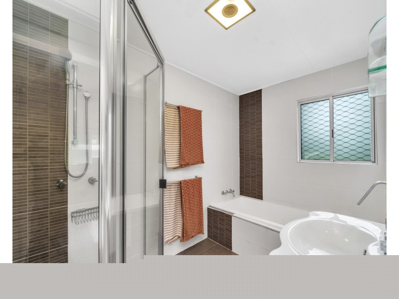 4 Izatt Close, Edge Hill QLD 4870