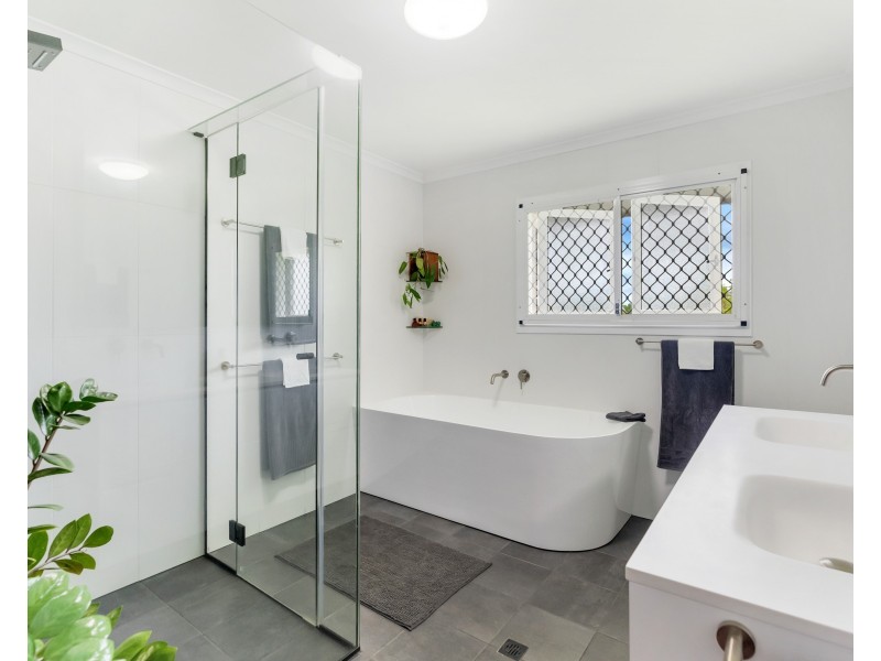 17 Mario Street, Woree QLD 4868