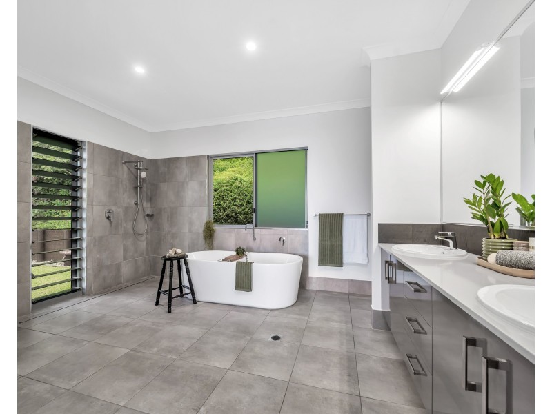 11 Bacalakis Close, Mount Sheridan QLD 4868