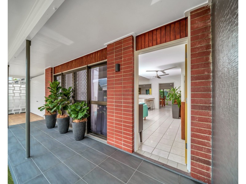 82 Russell Street, Edge Hill QLD 4870