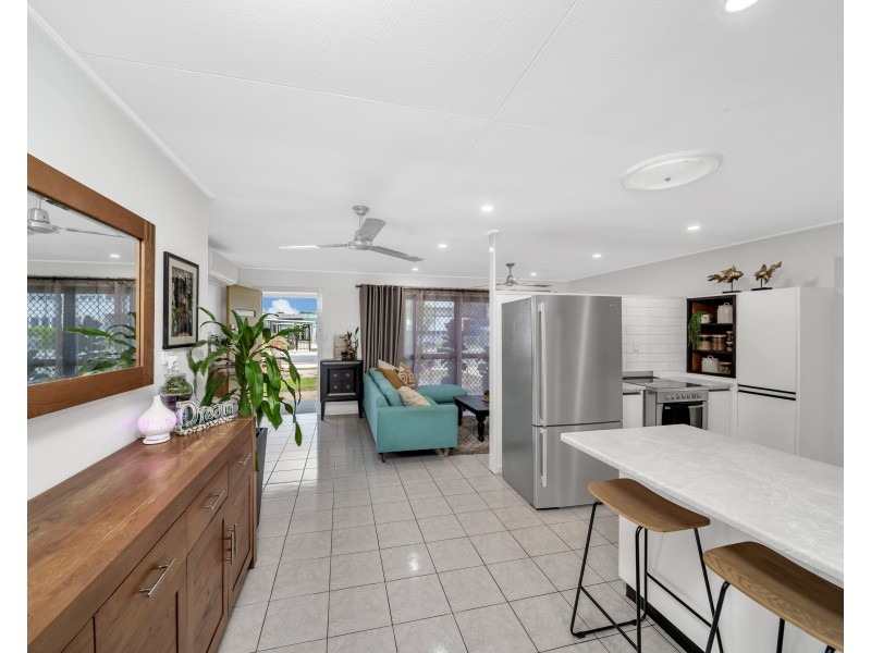82 Russell Street, Edge Hill QLD 4870