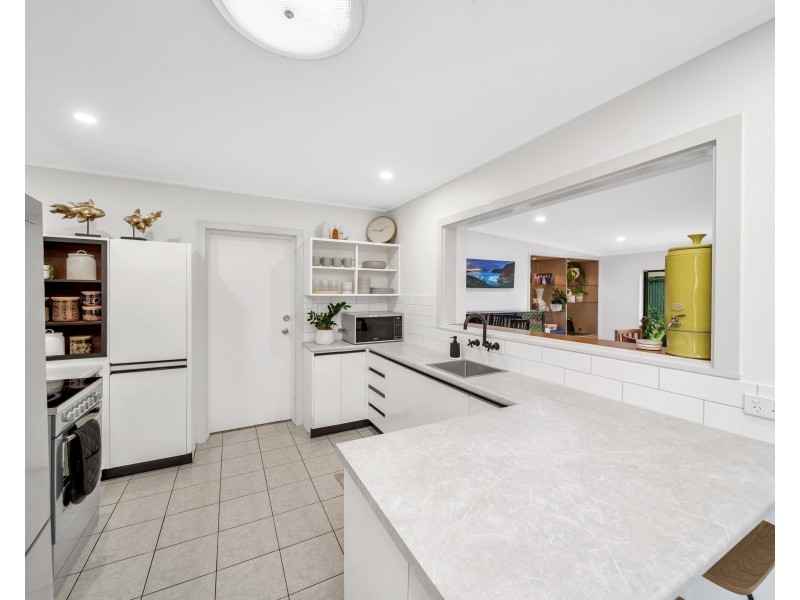 82 Russell Street, Edge Hill QLD 4870