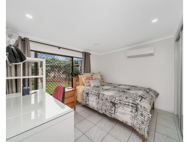 82 Russell Street, Edge Hill QLD 4870