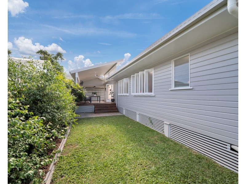 207 Greenslopes Street, Edge Hill QLD 4870