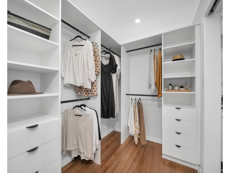 207 Greenslopes Street, Edge Hill QLD 4870