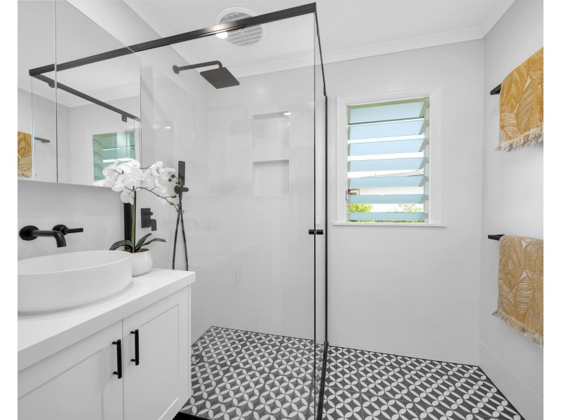 207 Greenslopes Street, Edge Hill QLD 4870