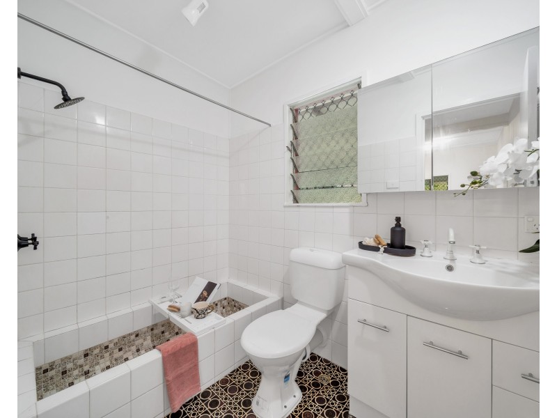 54 Waite Street, Machans Beach QLD 4878