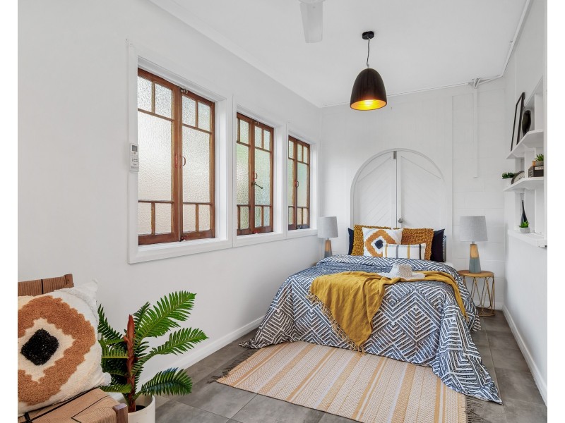 54 Waite Street, Machans Beach QLD 4878