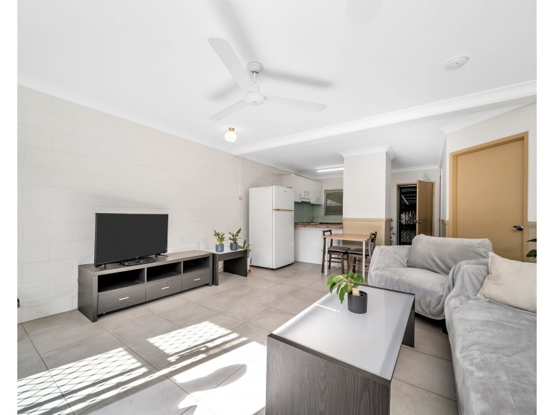 2/11 Rigg Street, Woree QLD 4868