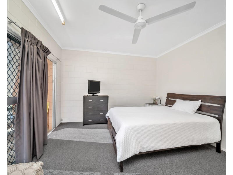 2/11 Rigg Street, Woree QLD 4868