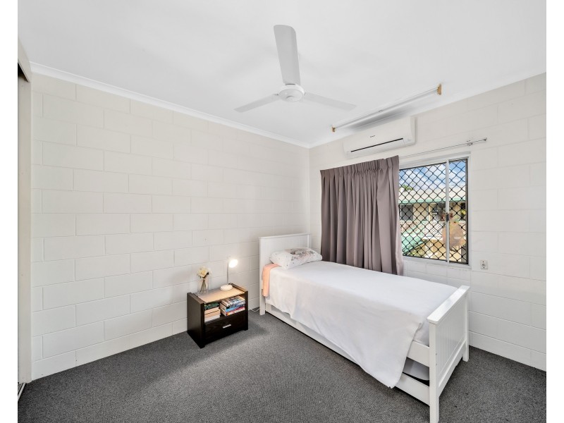 2/11 Rigg Street, Woree QLD 4868