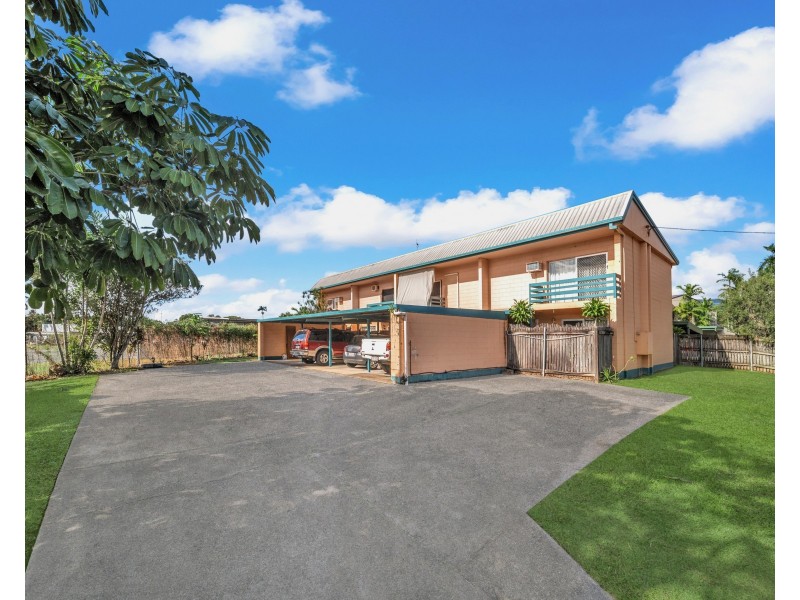 2/11 Rigg Street, Woree QLD 4868