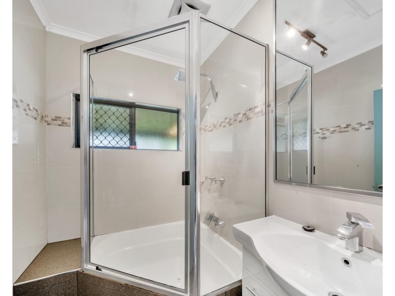 11 Kangaroo Street, Bentley Park QLD 4869
