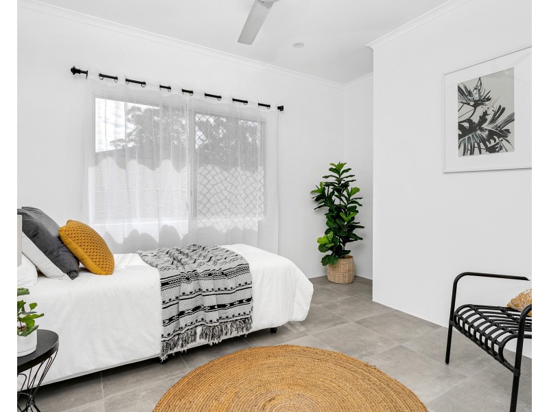 27 Fishburn Street, Bentley Park QLD 4869