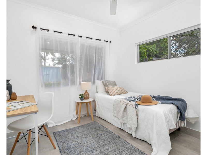 27 Fishburn Street, Bentley Park QLD 4869