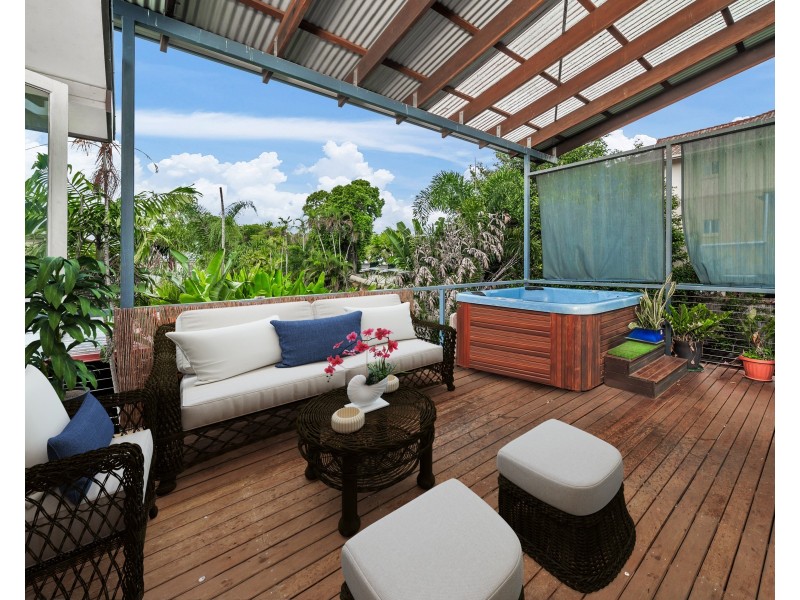 353 McLeod Street, Cairns North QLD 4870