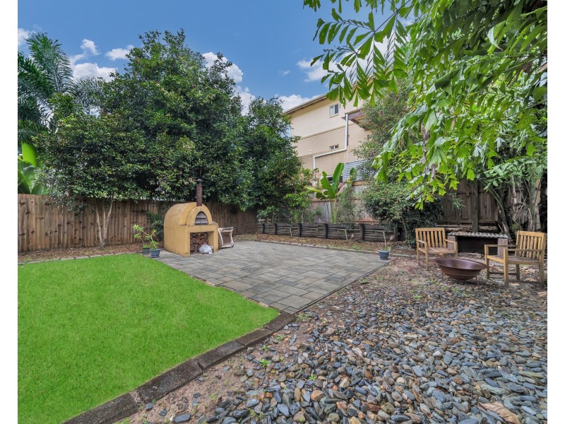 353 McLeod Street, Cairns North QLD 4870