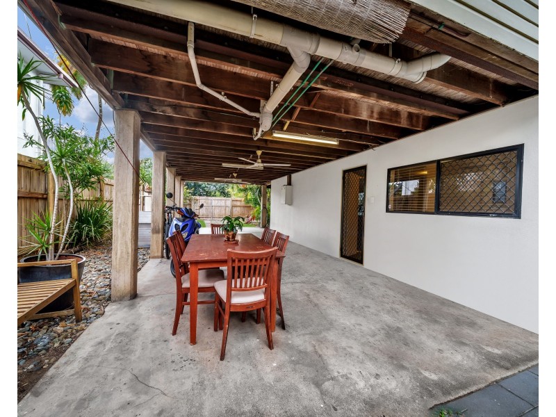 353 McLeod Street, Cairns North QLD 4870