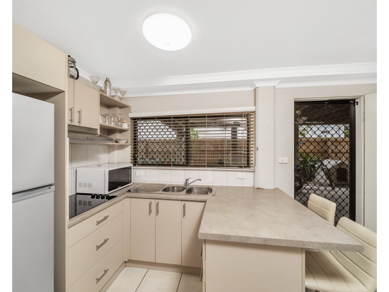 353 McLeod Street, Cairns North QLD 4870