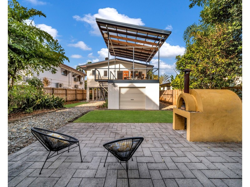 353 McLeod Street, Cairns North QLD 4870