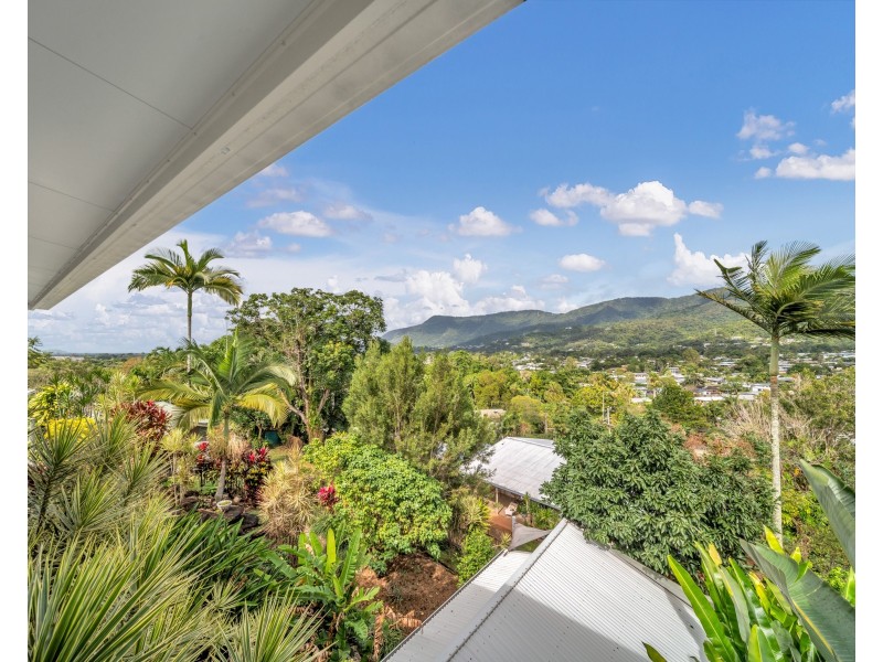 33 Koppen Terrace, Mooroobool QLD 4870