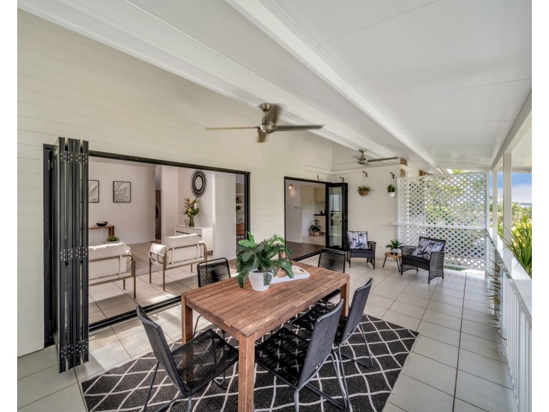 33 Koppen Terrace, Mooroobool QLD 4870