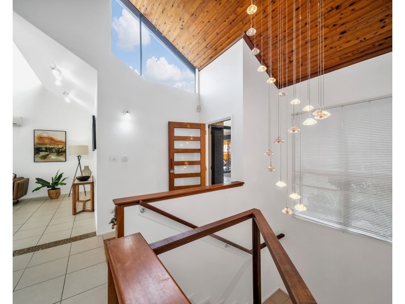 33 Koppen Terrace, Mooroobool QLD 4870