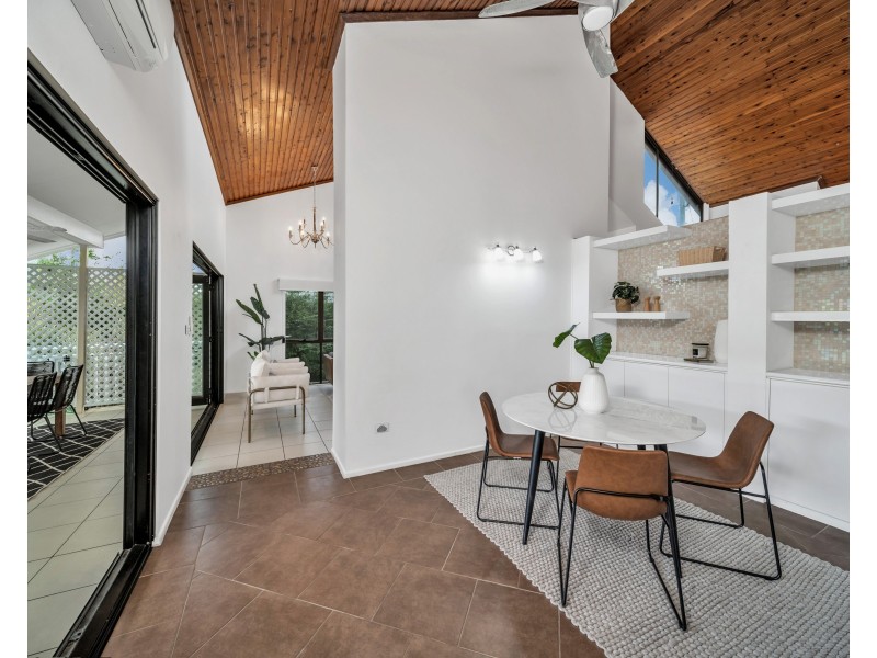 33 Koppen Terrace, Mooroobool QLD 4870