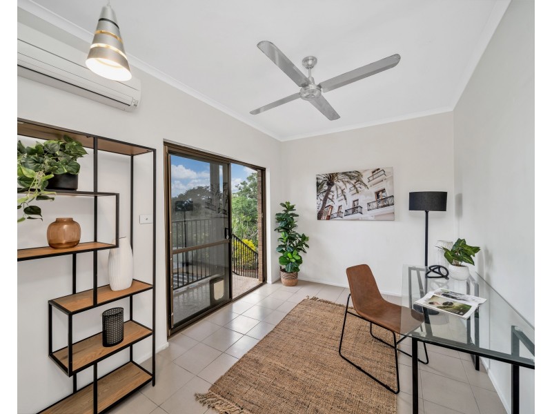 33 Koppen Terrace, Mooroobool QLD 4870