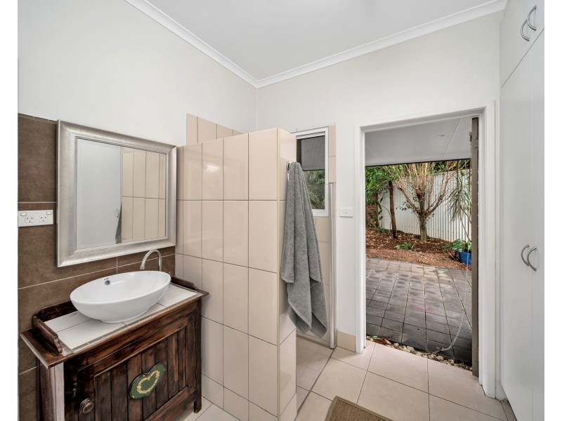 33 Koppen Terrace, Mooroobool QLD 4870