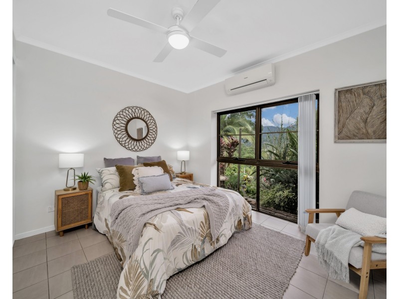 33 Koppen Terrace, Mooroobool QLD 4870