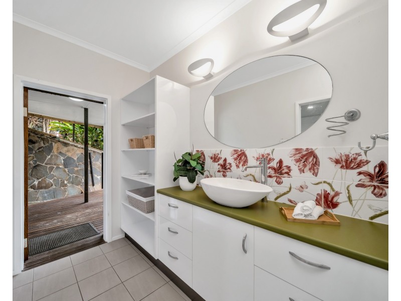 33 Koppen Terrace, Mooroobool QLD 4870