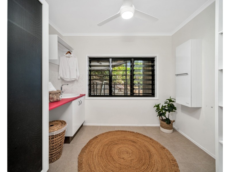 33 Koppen Terrace, Mooroobool QLD 4870