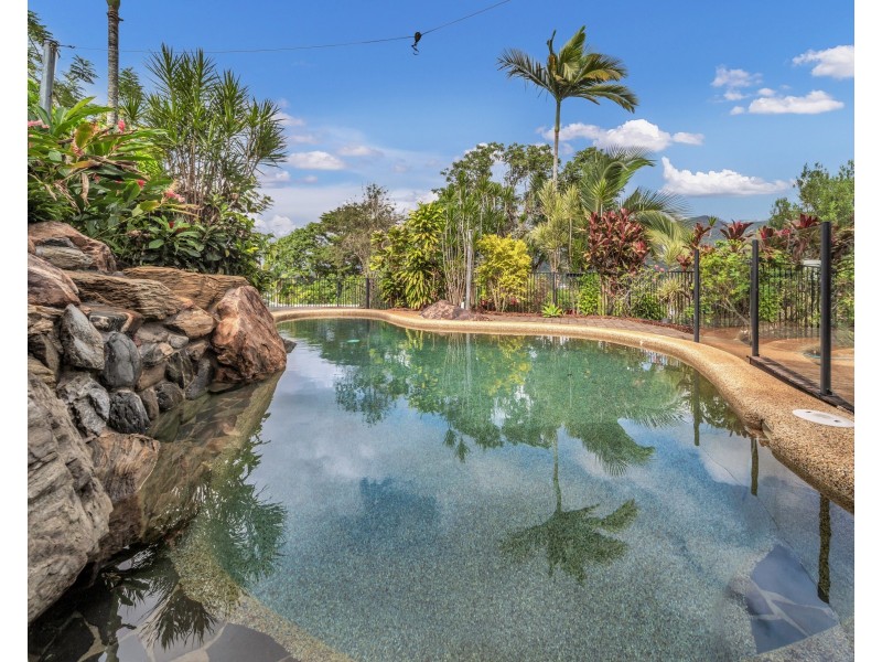 33 Koppen Terrace, Mooroobool QLD 4870