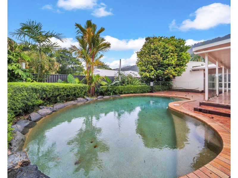 7 Strathmore Court, Mooroobool QLD 4870