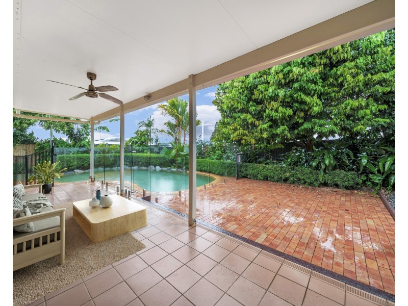7 Strathmore Court, Mooroobool QLD 4870