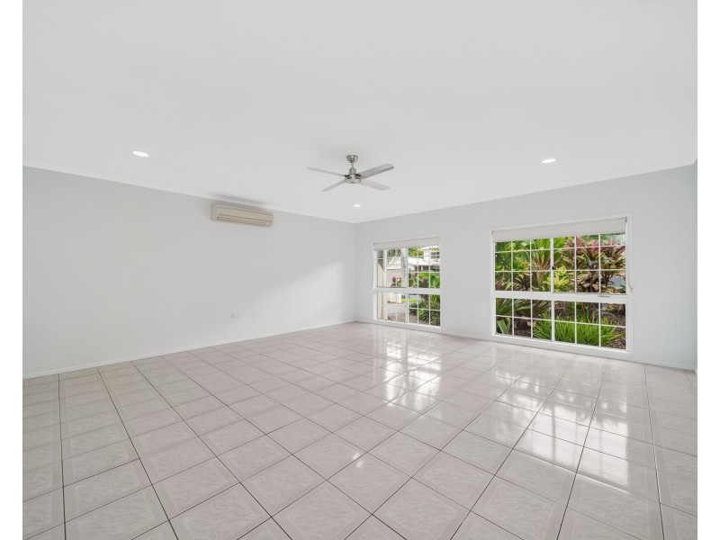 7 Strathmore Court, Mooroobool QLD 4870