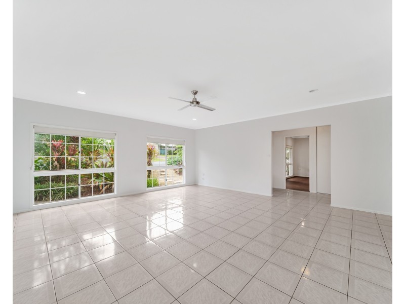 7 Strathmore Court, Mooroobool QLD 4870