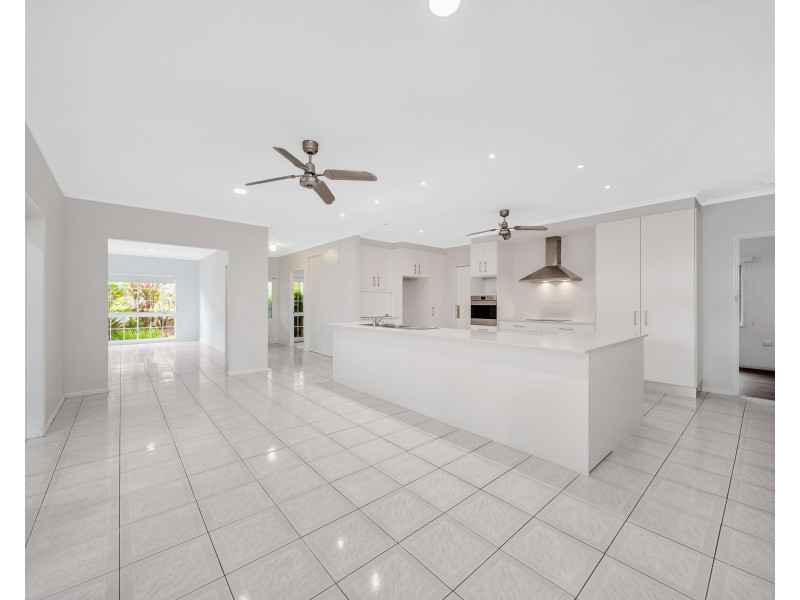 7 Strathmore Court, Mooroobool QLD 4870