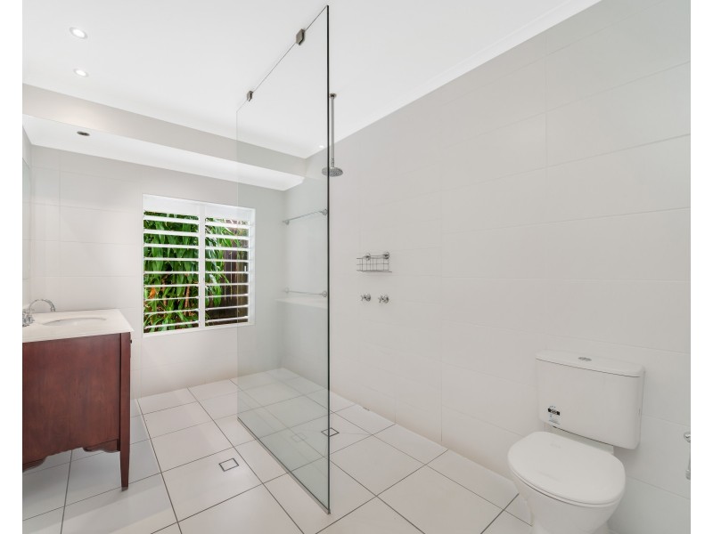 7 Strathmore Court, Mooroobool QLD 4870