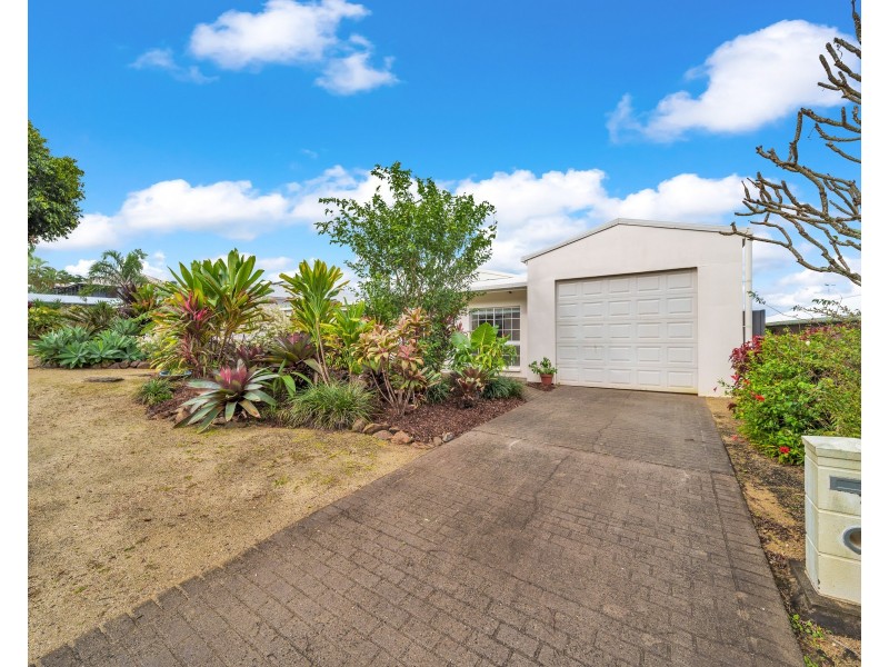 7 Strathmore Court, Mooroobool QLD 4870