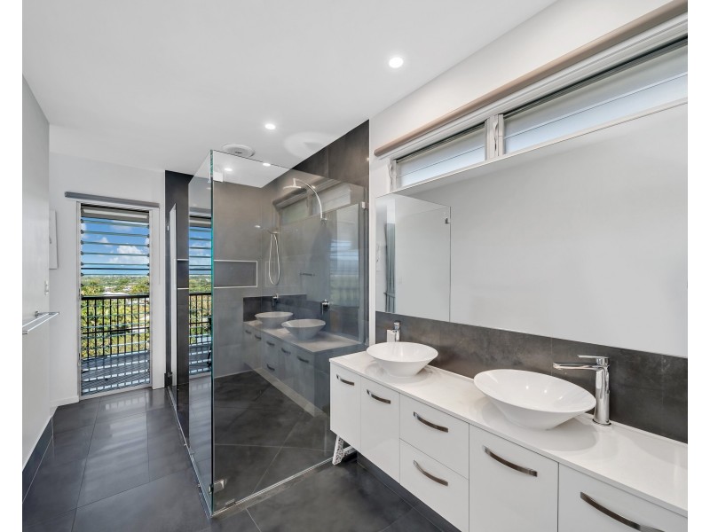 18 Bel-Air Drive, Whitfield QLD 4870