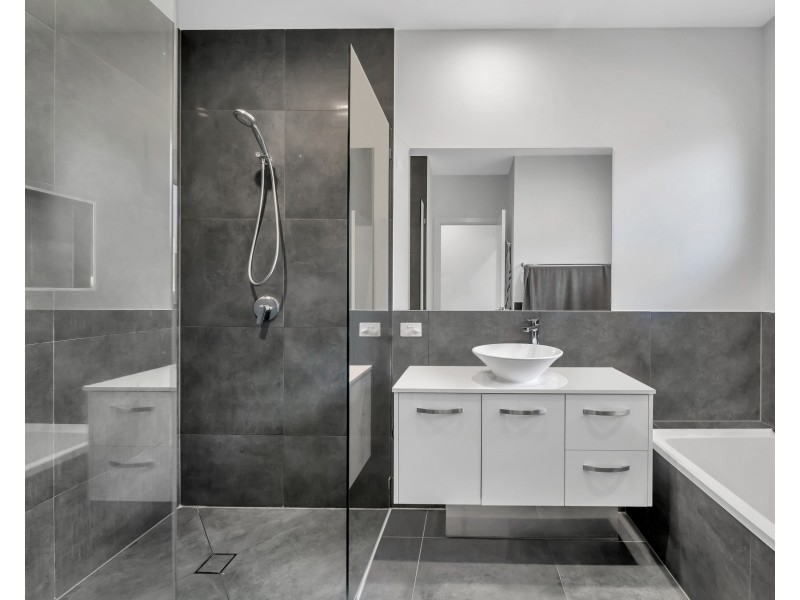 18 Bel-Air Drive, Whitfield QLD 4870