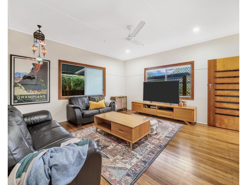 16 Warner Street, Manunda QLD 4870
